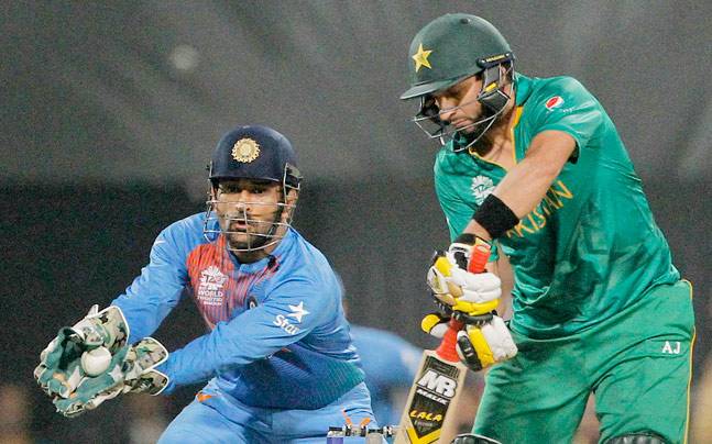 Dhoni loses cool after scribe asked him if he was contend with one-run win over Bangladesh