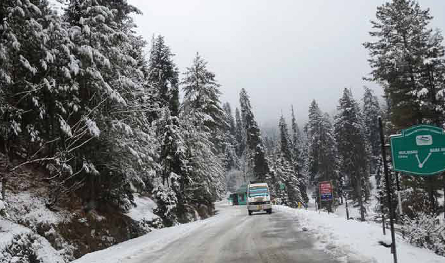 Mountainous districts of Jammu receive heavy snowfall