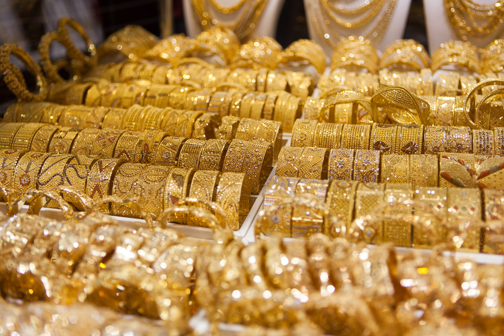 Gold plunges Rs 180 on global cues, easing demand