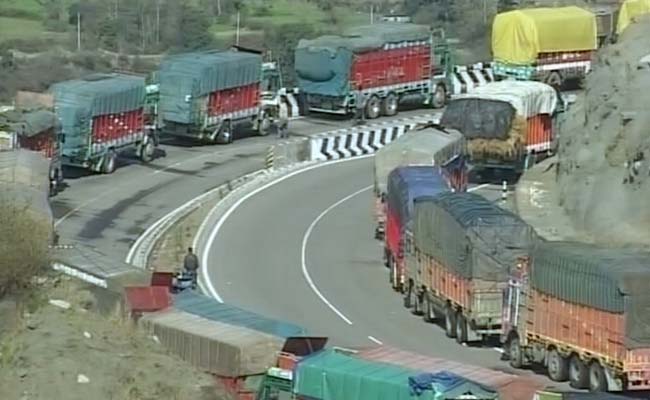 Srinagar-Jammu national highway closed for third consecutive day