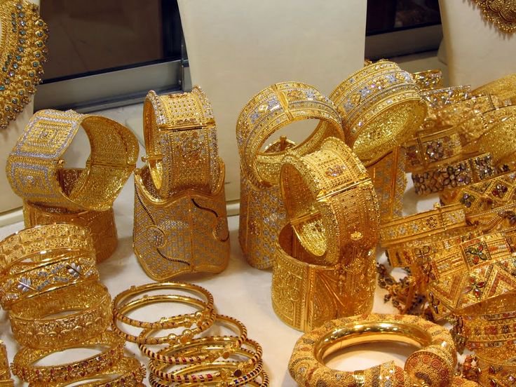 Gold regains 29K-mark, soars Rs 450 on global cues