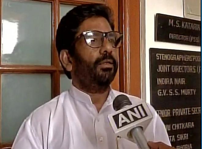 Shiv Sena MP punches, assaults Air India manager with slippers
