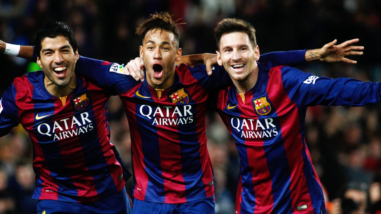 Messi sinks Real Madrid to keep Barcelona in La Liga title race