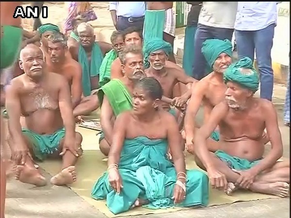 Tamil Nadu farmers continue their protest for drought relief