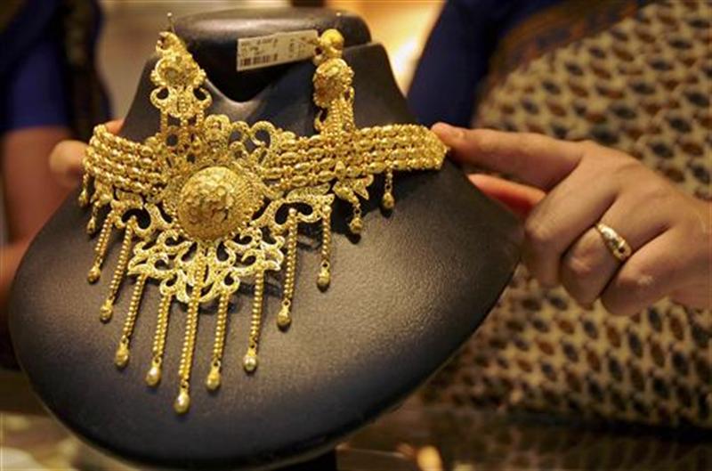 Gold hits over 1-mth high, zooms Rs 410 on global worries
