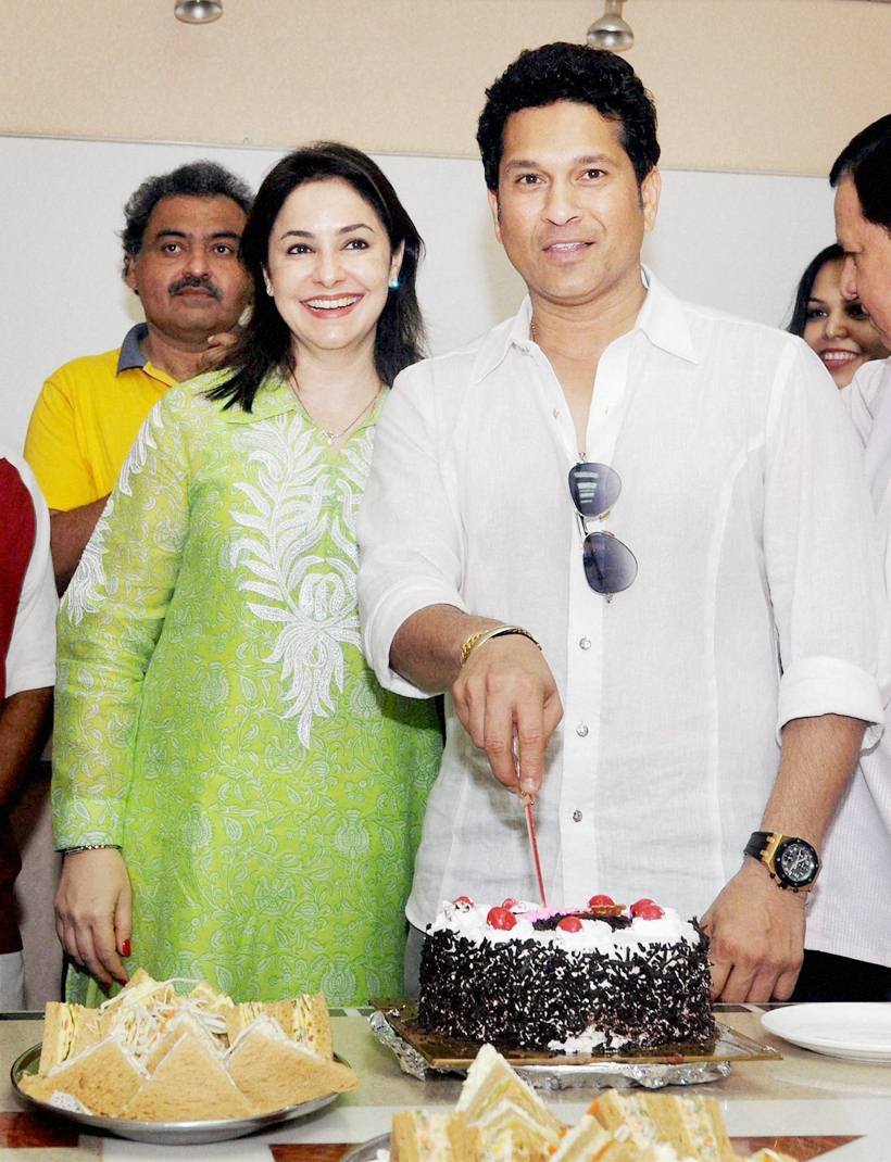Wishes pour in for Sachin Tendulkar as he celebrates his 44th birthday
