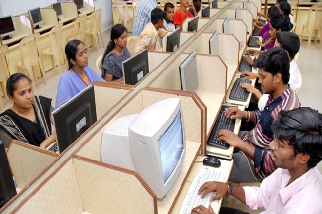 6 lakh IT professionals are at risk of losing jobs over next 3 years