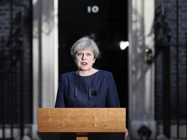Hung Parliament in Britain: PM May under pressure to resign