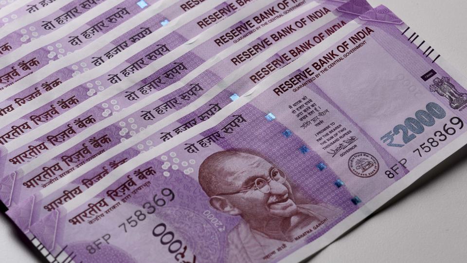 Oppn seeks clarity on whether govt plans to scrap Rs 2K notes