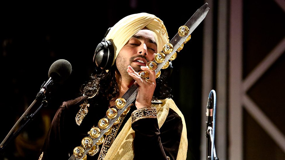 Punjabi folk singer Satinder Sartaaj enthralls Sufi lovers in Delhi