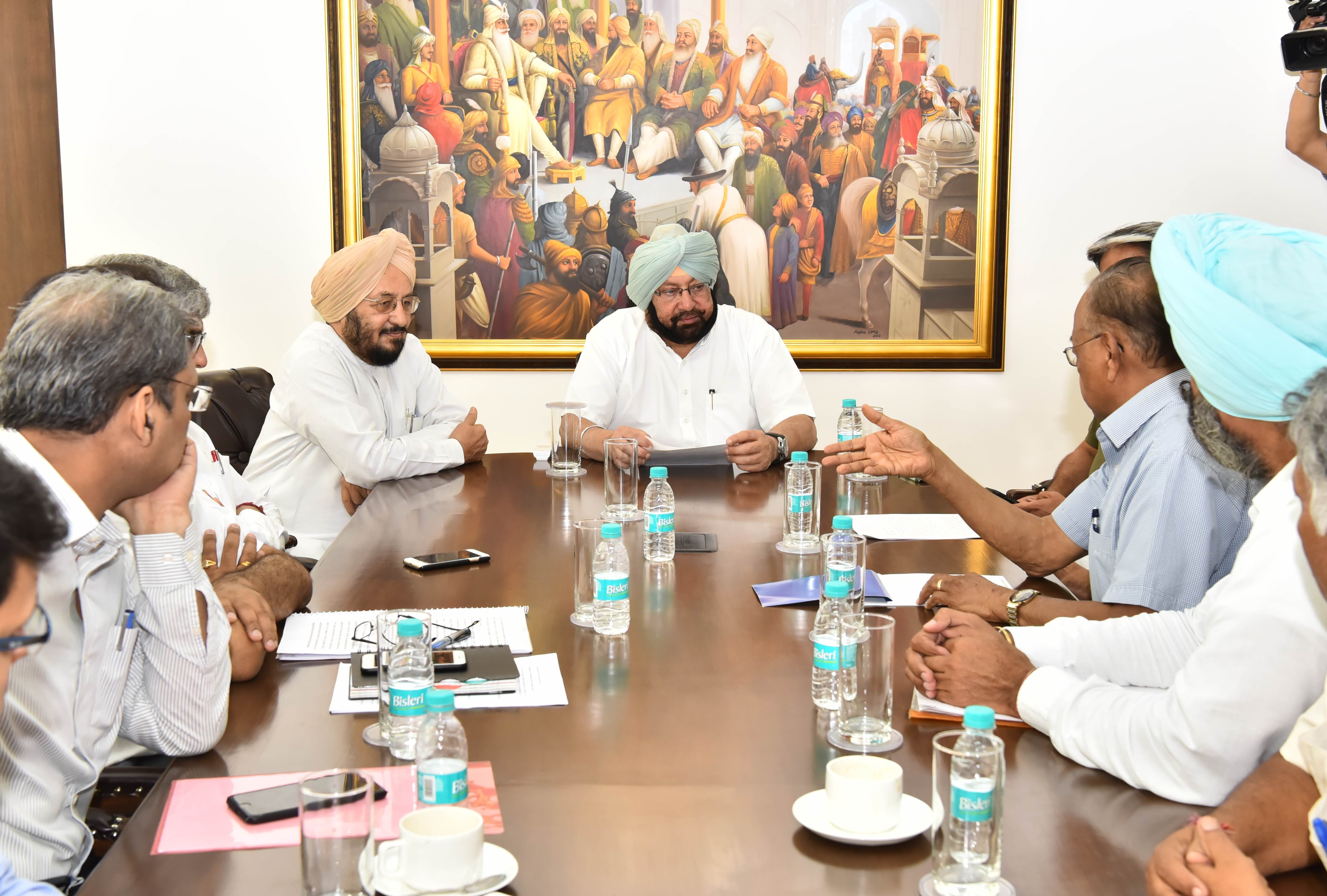 Capt Amarinder exhorts aartiyas to check charging of exorbitant interest rates from farmers 