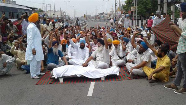 Ban on truck Union by Capt Amarinder takes life of one, others protest