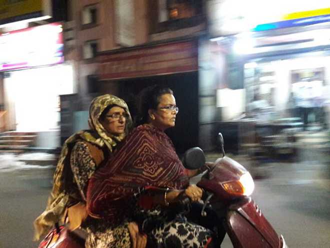 Kiran Bedi disguises in the night, find Puducherry safe for women