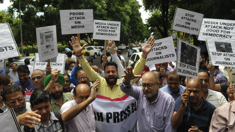 Journalists protest attack on media, an attack on the freedom of expression