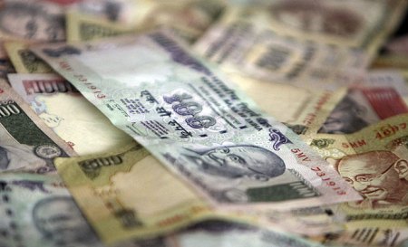Rupee begins the month of positive notes, opens 14 paise higher