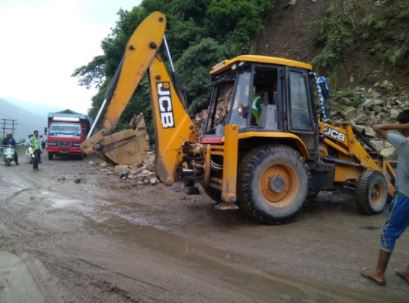 Heavy rainfall causes landslides on the Chandigarh-Shimla highway