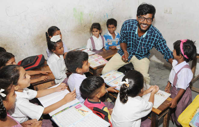 A waiter educated 170 children free of cost. Here is his dream come true.