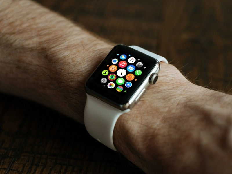 Man claims, Apple watch app notification saved his life. Here's how!