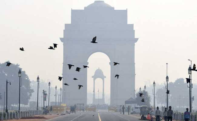 Delhi Wakes Up to Hazy Morning, Despite Ban on Firecrackers by SC
