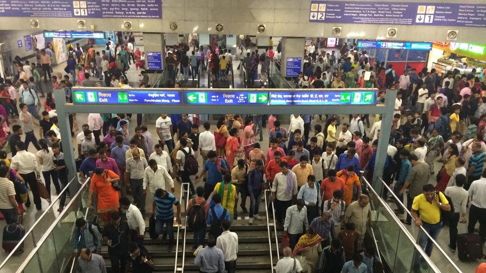 Delhi woman constable turned saviour to a 15 YO girl at metro station