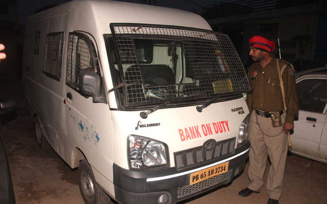 Rs 1.15 cr looted from cash van near Jalandhar; one held