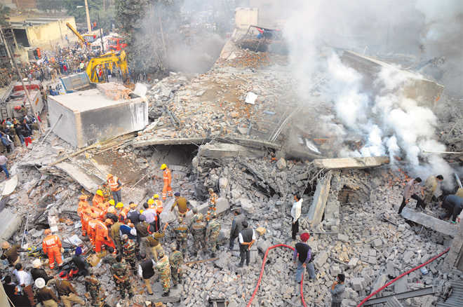 6 died while 20 trapped in Ludhiana after a five-storeyed building collapsed