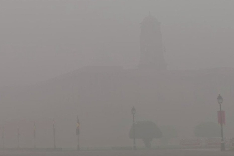 Delhi chokes on smog, Twitterati throws up ambit of emotions