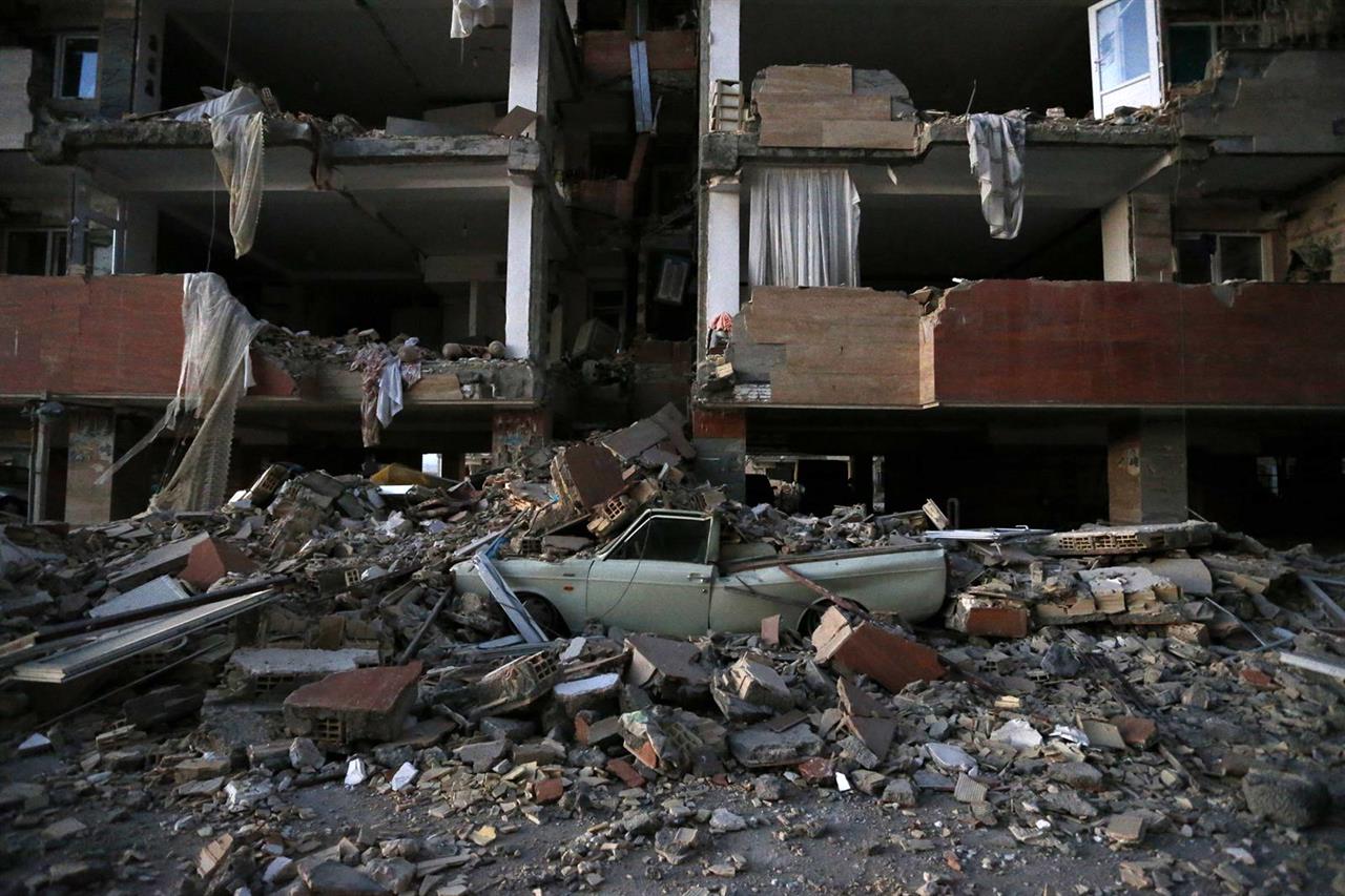 Quake kills 430 in Iranian border region rebuilt after war