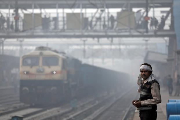 Smog continues in Delhi, 10 trains cancelled
