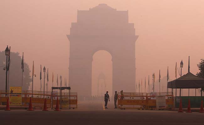 Pollution emergency: Centre plans to spray water over capital to combat smog