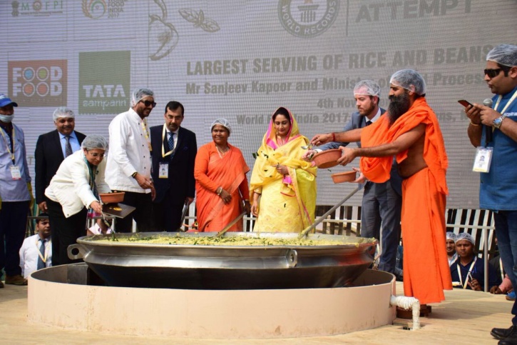 India enters Guinness World Record: Cooked 800 Kgs Of Khichdi live