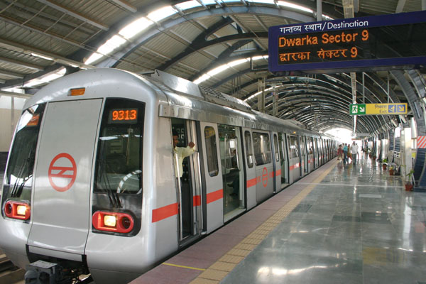 Delhi Metro: 3 lakh commuters lost a day after fare hike in October