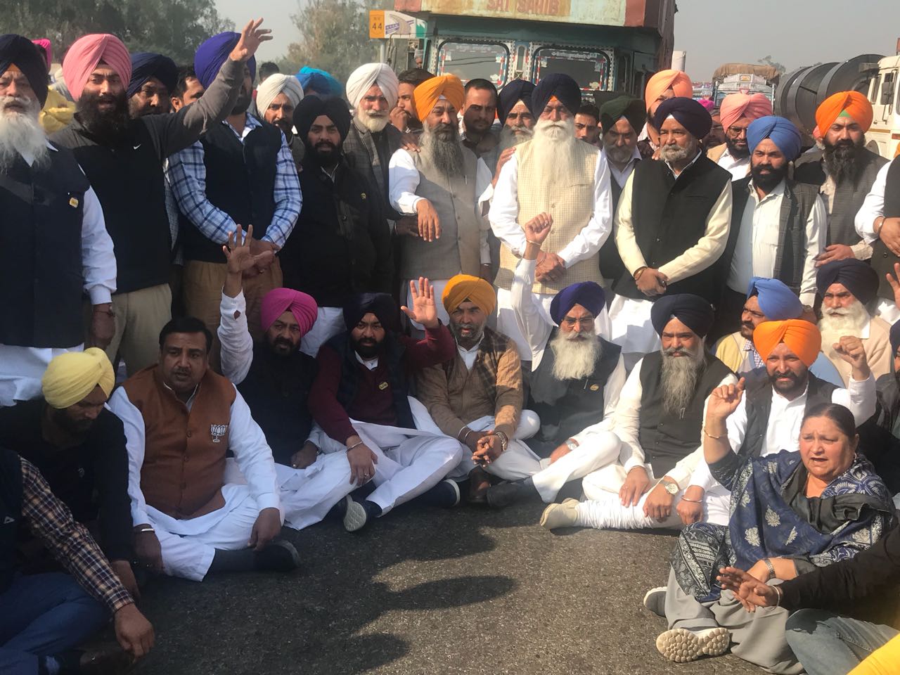 SAD Protest: Dharna at Fatehgarh sahib by Prof chandumajra along with workers and leader