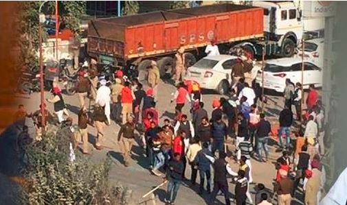 Pathankot- Jammu Highway Jammed: Youth Akali stages protest