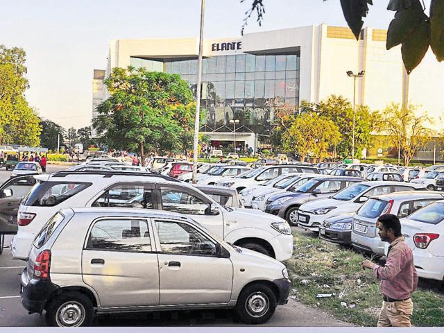 Chandigarh: Smart parking app launched, glitches remain