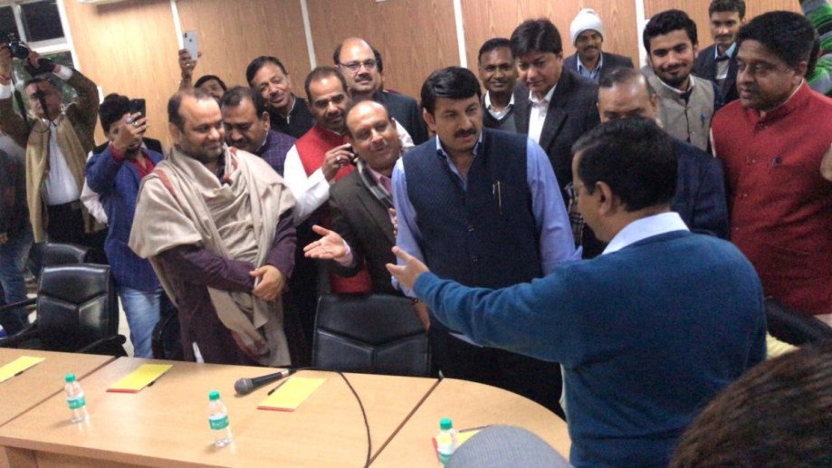 BJP-AAP meet on sealing drive ends in chaos; Delhi govt says will move SC
