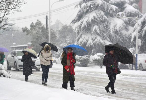 13 killed in heavy snow storms, alert for blizzards
