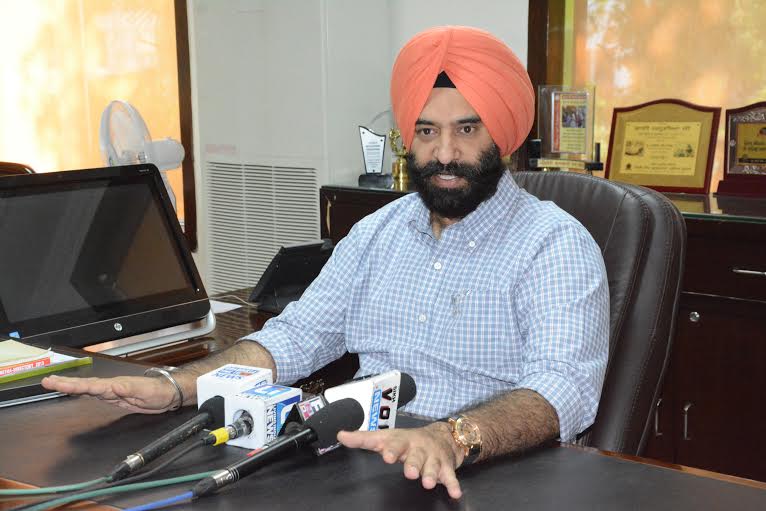 Manjinder Singh Sirsa welcomes EC decision to disqualify 20 AAP MLAs