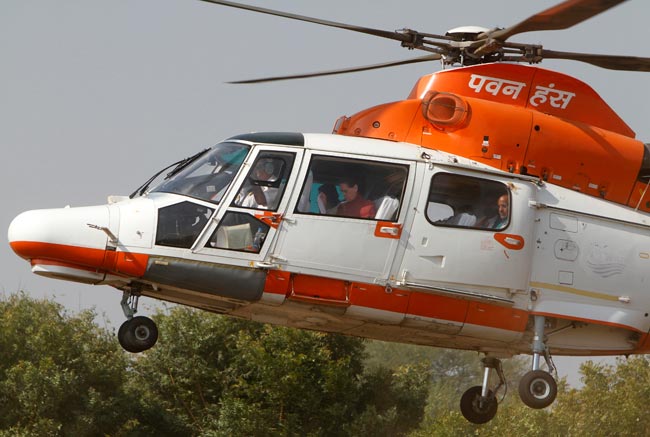 Pawan Hans chopper crashes off Mumbai coast, 5 bodies found