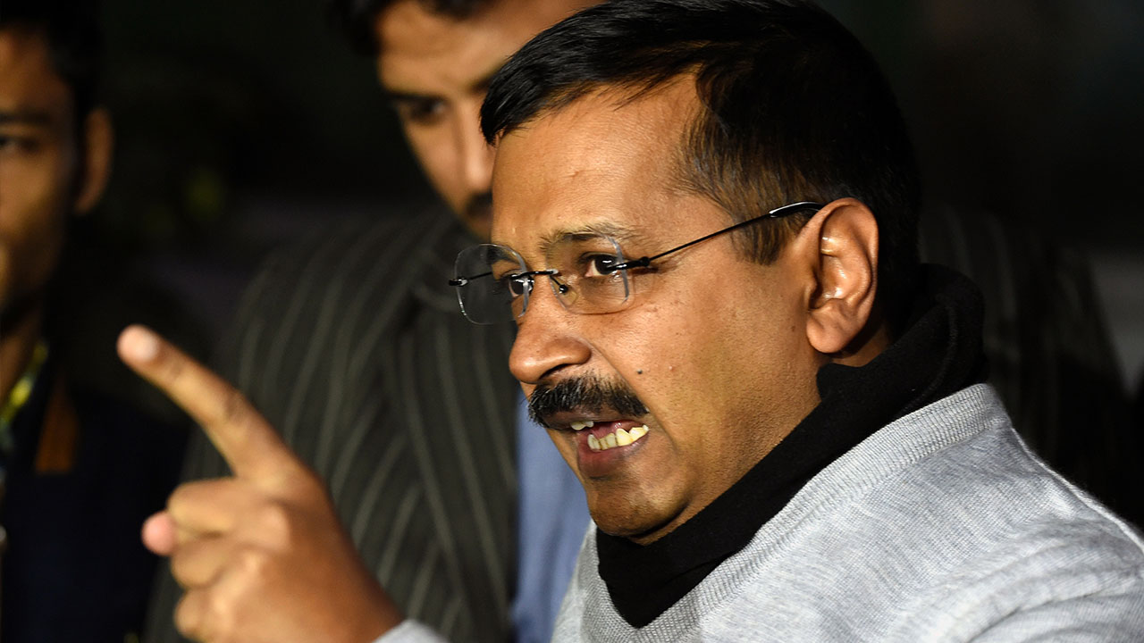 Delhi govt to move SC seeking temporary ban on sealing drive, BJP leaders leave Kejriwal’s house after ‘misbehaviour’
