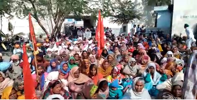'Punjab Khet Mazdoor' Union organizes protest in Block Bhagata
