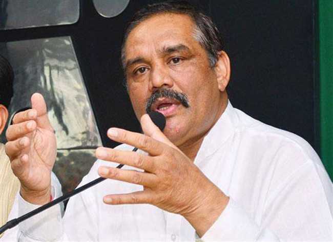 Vijay Sampla urges Capt Amarinder to reconsider stay in Congress