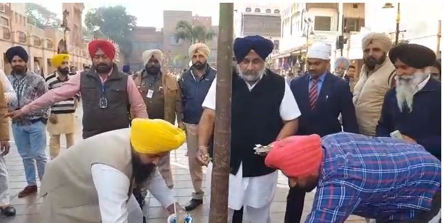 Sukhbir Singh Badal takes up cleaning drive at Heritage Path, Amritsar
