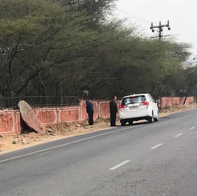 Rajasthan minister urinating on Jaipur walls, picture goes viral