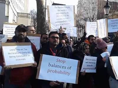UK : Indian professionals staged protest; demand justice