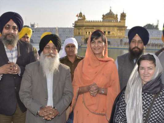 Australian High Commissioner pays obeisance at Golden Temple, Amritsar