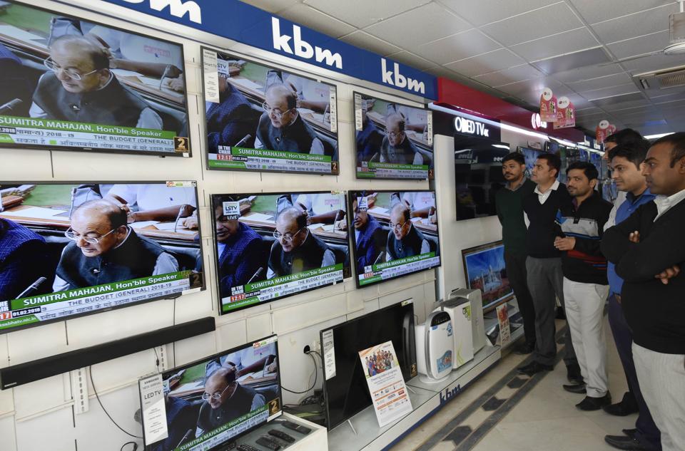 LCD/LED TV to be dearer as govt hikes customs duty on panels