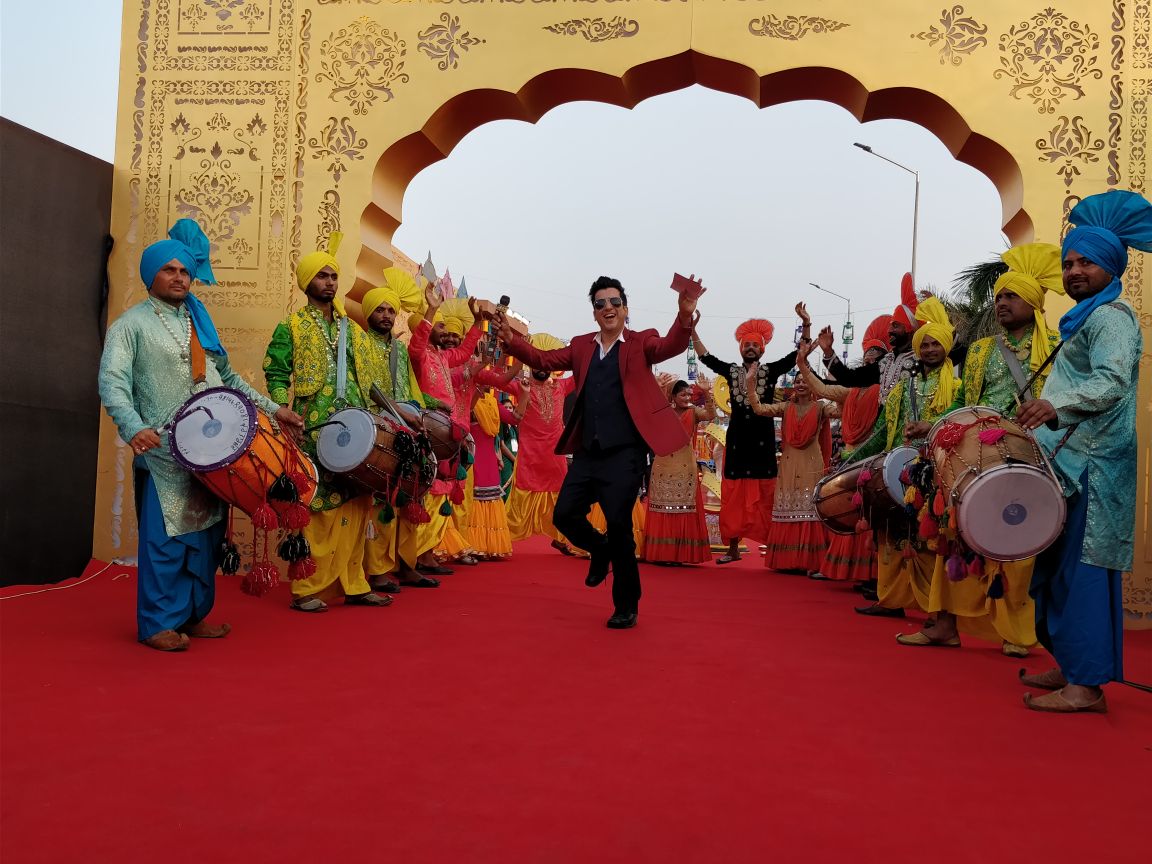 Phulkari, Matki, Yaraan Da Bullt; the red carpet blooms Punjabi folk culture every inch!