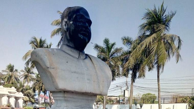Syama Prasad Mookerjee's bust vandalised by left-wing group