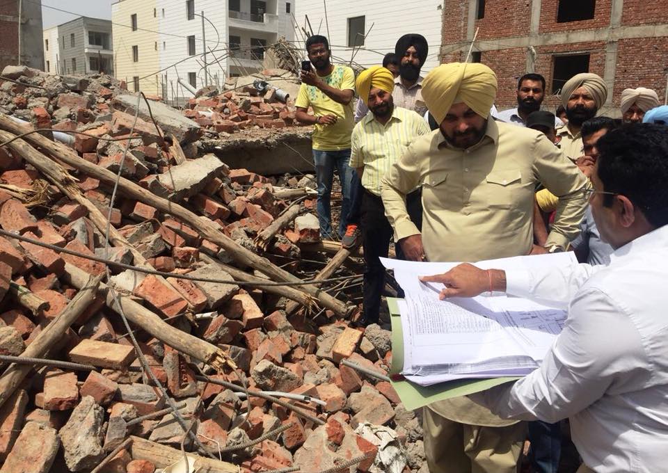 Building Collapse Case: Navjot Sidhu gets case registered against builders at Zirakpur